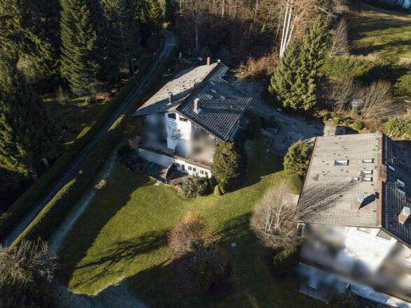 Süd-Terrasse &amp; große Wiese &amp; Grillplatz hinter dem Haus