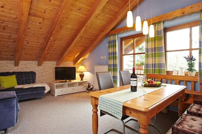 Ferienhaus Almliesel, Wohnzimmer im DG