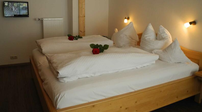 Schlafraum in FeWo 3 incl. Sofa zum Entspannen(behindertenfreundlich)