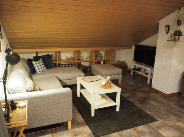 Wohnbereich mit internetfähigem TV