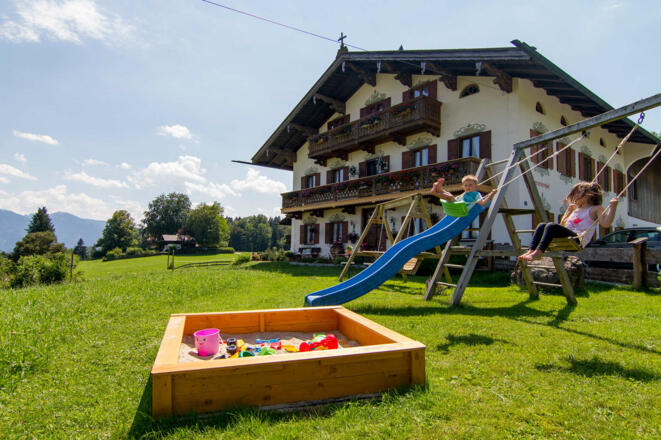 Spielplatz vor dem Haus