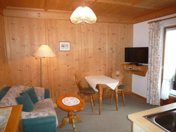 Wohnraum mit Küchenzeile FeWo Nr. 8