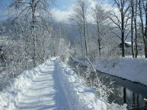 Rottach-Damm - kilometerlanger Spazierweg direkt vor der Haustür