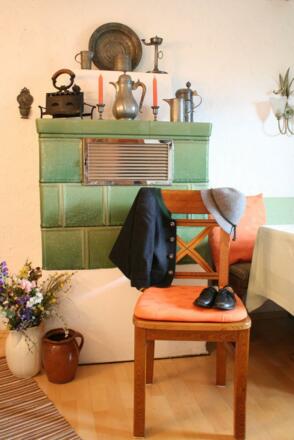 Kachelofen im Aufenthaltsraum