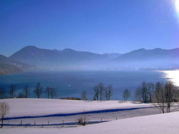 Blick auf See und Berge