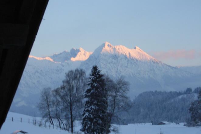 letzte Sonnenstrahlen auf Bergeshöhen, Blick vom B