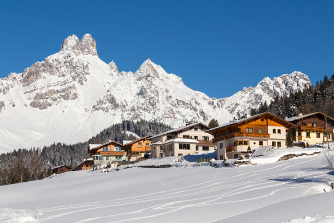 Im Hintergrund - die Bischofsmütze