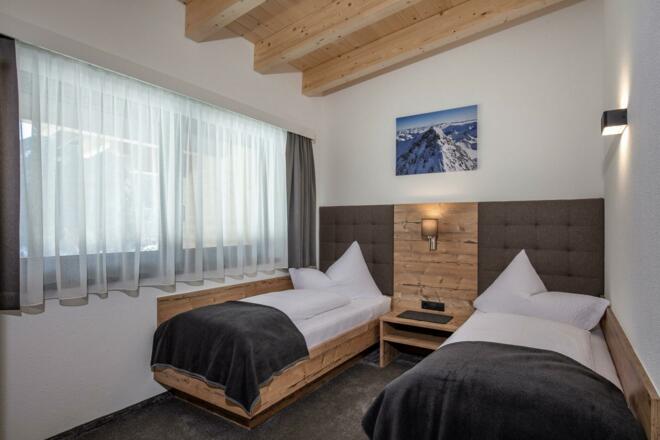 Schlafzimmer mit Einzelbetten  # 4