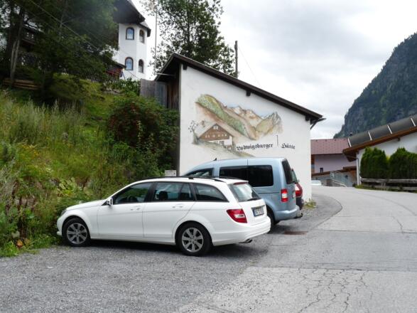 Ausgangspunkt ist Zaunhof bei der Talstation der Materialseilbahn.