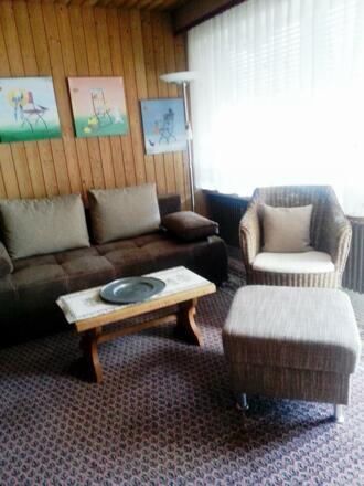 FeWo 2: Sofa 200 x 90 cm und Sessel