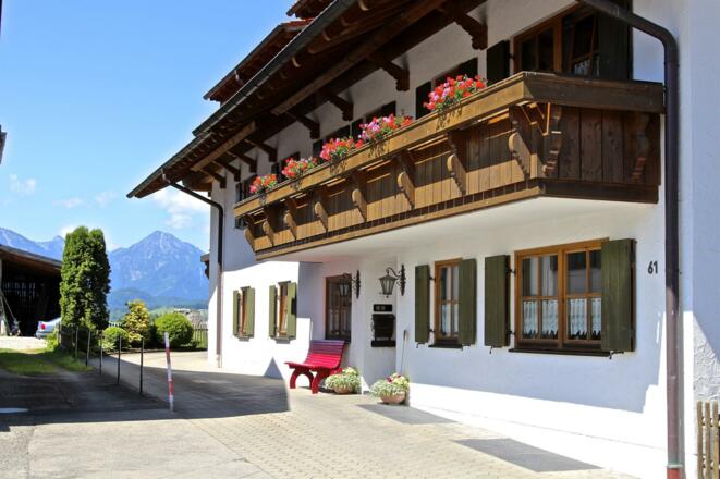 Hausansicht seite eingang rote Bank