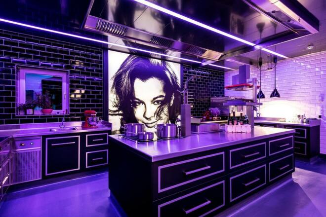 Showküche in unserer Lilien-Lounge &amp; Bar am See