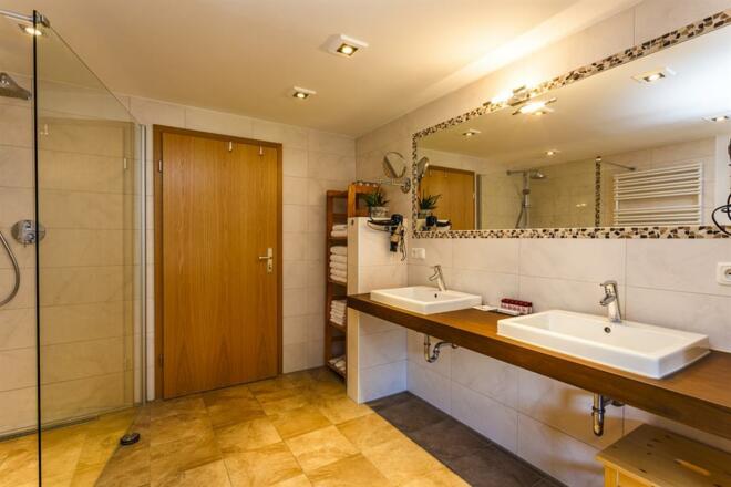 Bad im Familienzimmer