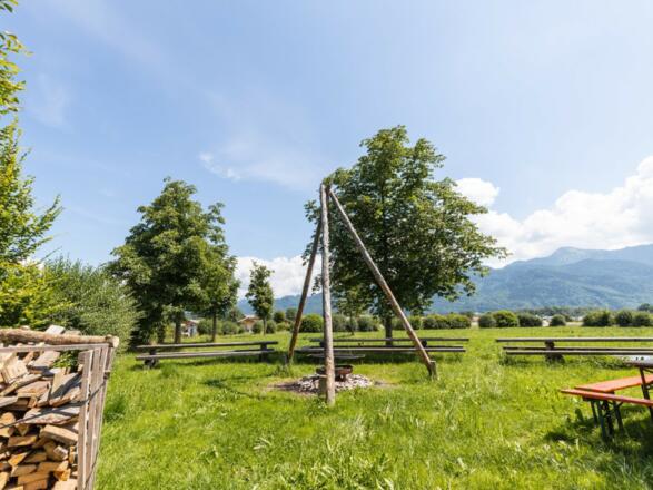 Almdorado Übersee - Grillplatz