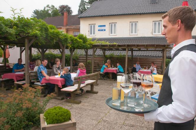 Gastgarten am Fuße der Greinburg