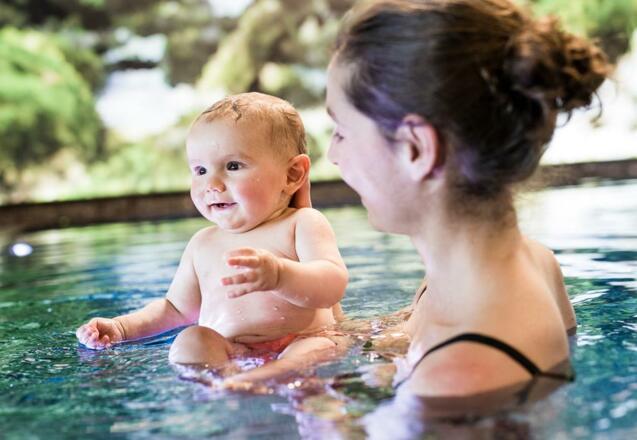 wellnessurlaub-mit-kindern-babyschwimmen-babyhotel