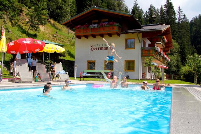 Rein in&#039;s beheizte Freibad
