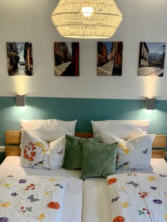 B8FA7D9C-EA55-40C9-B323-285B30EAA454