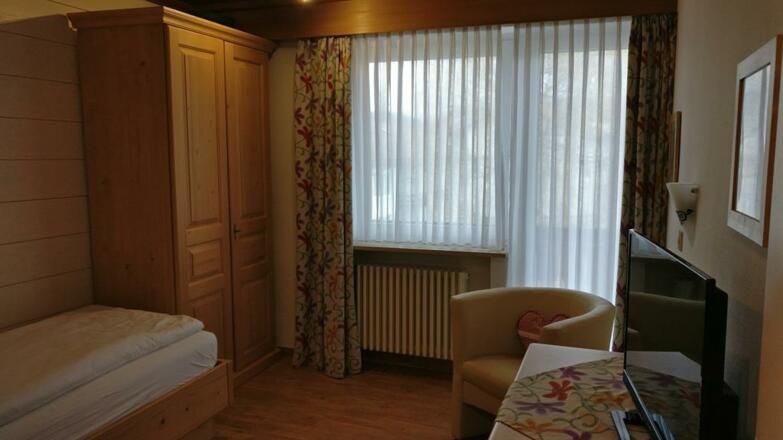 Einzelzimmer mit Balkon