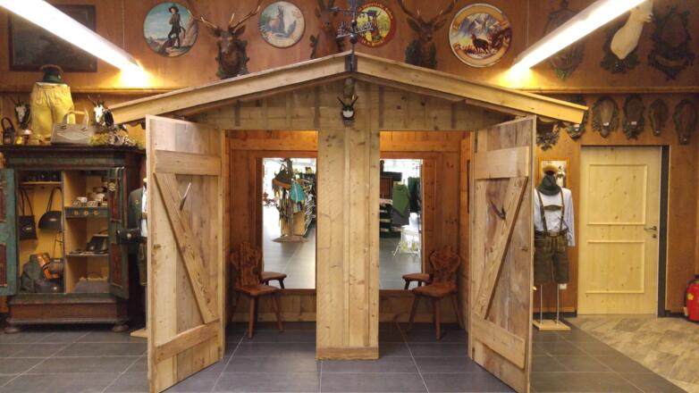 Hickl Jagd.Tracht.Antik Geschäft in Bad Goisern am Hallstättersee