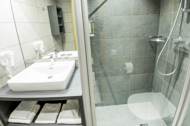 MY HOME | MY HOTEL Rosenheim - DZ Badezimmer