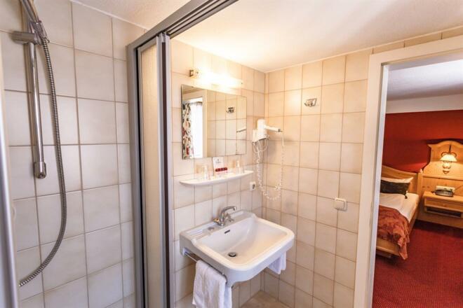 Bad im Economy Doppelzimmer