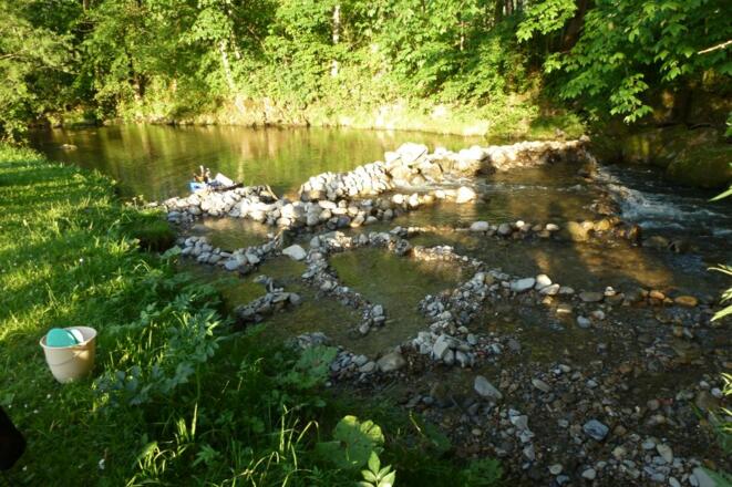 in unmittelbarer Nähe besteht die Möglichkeit zum Abkühlen, Planschen...