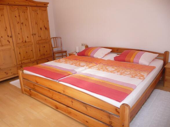 Großes Schlafzimmer