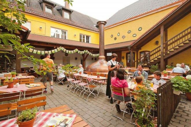 Biergarten im Innenhof