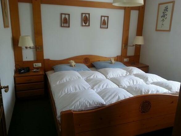 FeWo 1: Schlafzimmer