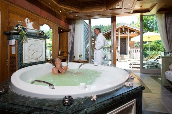 Private Spa mit Blockhaus Sauna