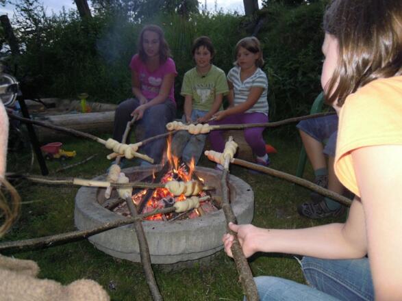 Gehört zum Urlaub einfach dazu - Stockbrotgrillen
