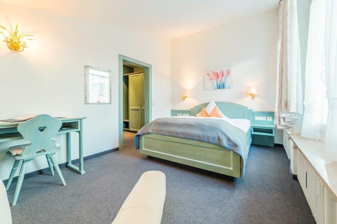 Einzelzimmer mit 140cm Bett