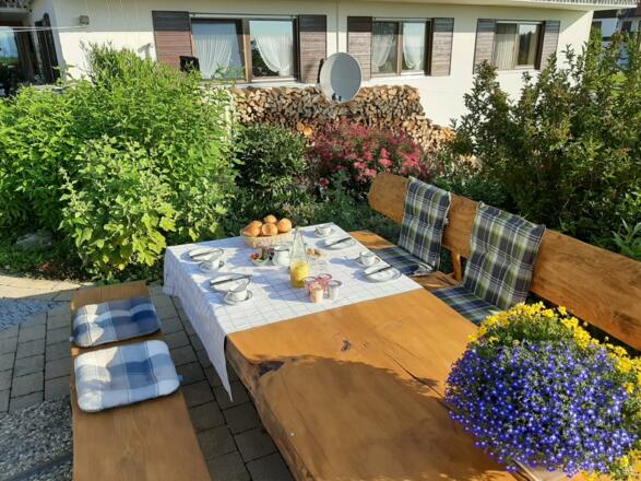 Frühstück auf der Terrasse