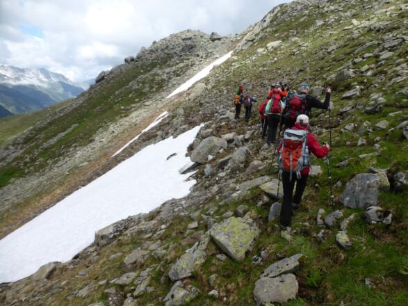 Weg über die Moränenfelder.