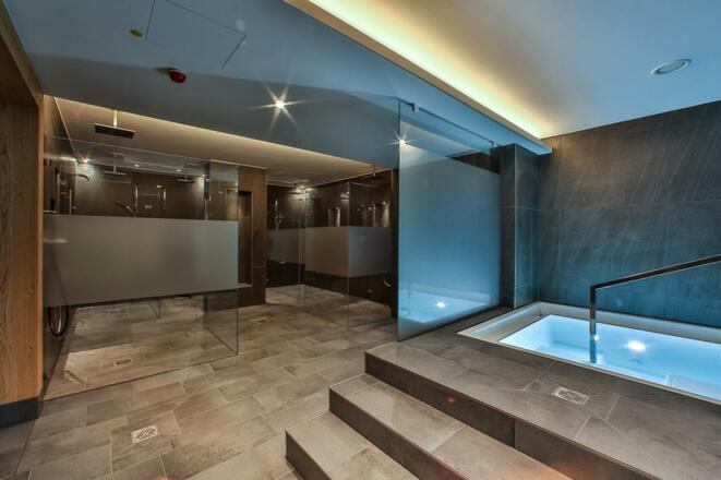Tauchbecken im Saunabereich