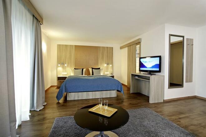 Familienzimmer in Blau und Silber