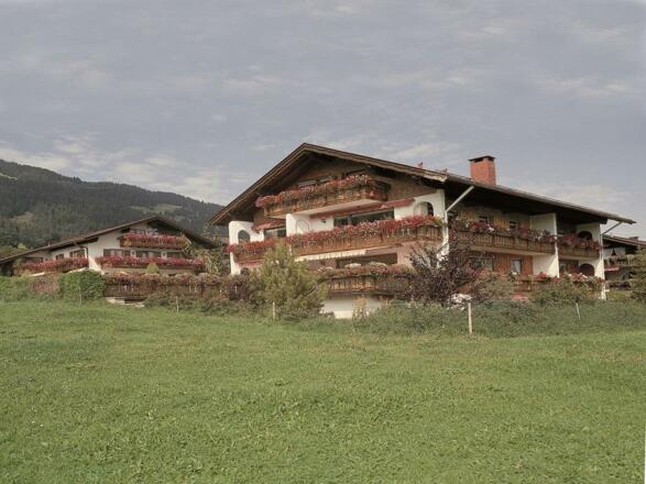 Haupthaus und Dependance