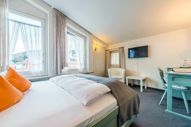 Einzelzimmer mit 140cm Bett