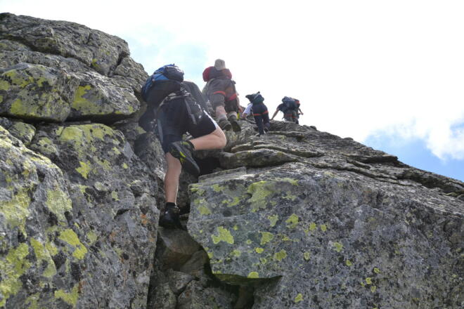 Blockkletterei am kurzen NW-Grat, I bis II