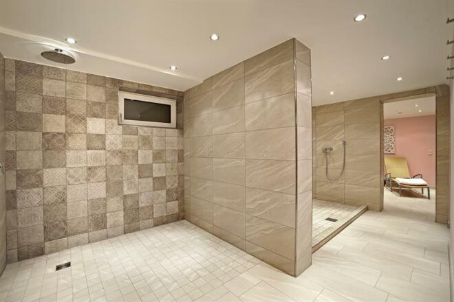 Duschen im Wellnessbereich