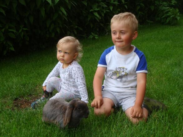 Lukas &amp; Anna-Lena mit Hase Max