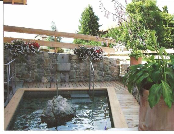 Unser erfrischendes Wassertretbecken