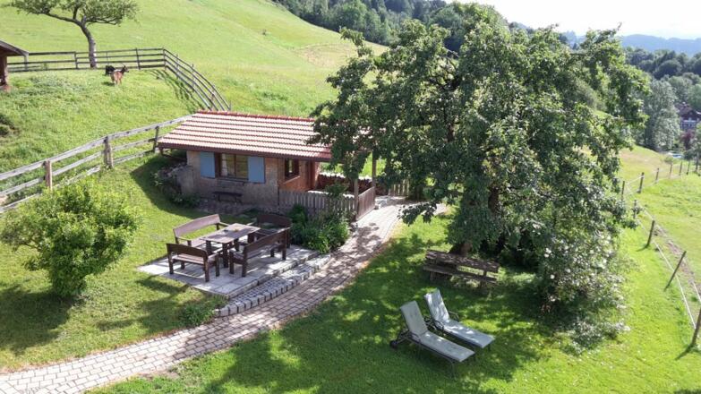 Gartenhaus mit Trasse und Liegewiese