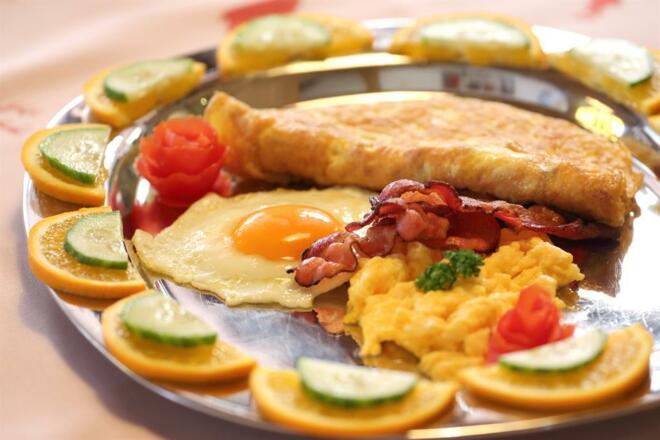 Frisch zubereitete Eierspeisen