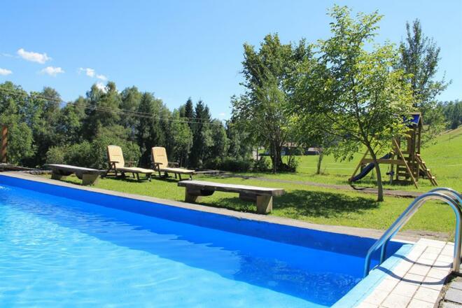 Außenpool im Garten