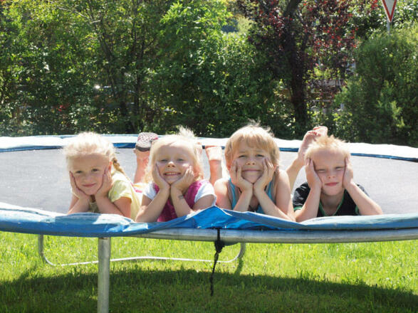 trampolin-kinder