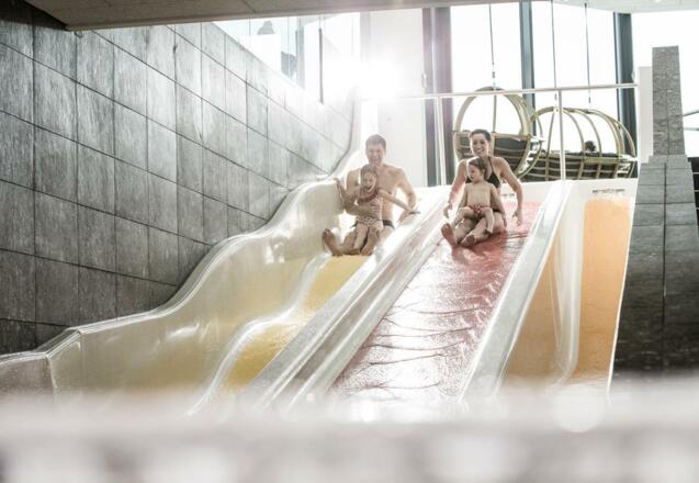 Breitwellenrutsche im Family-Spa