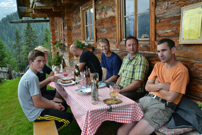 Die verdiente Rast bei der Modereggalm 1720m