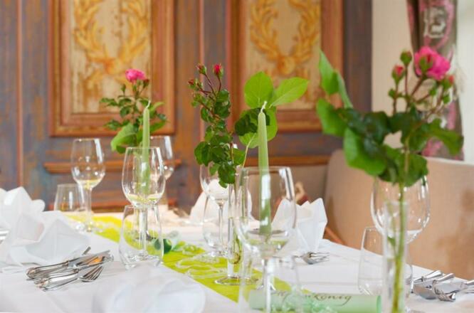 Tafeln in der Jägerstube